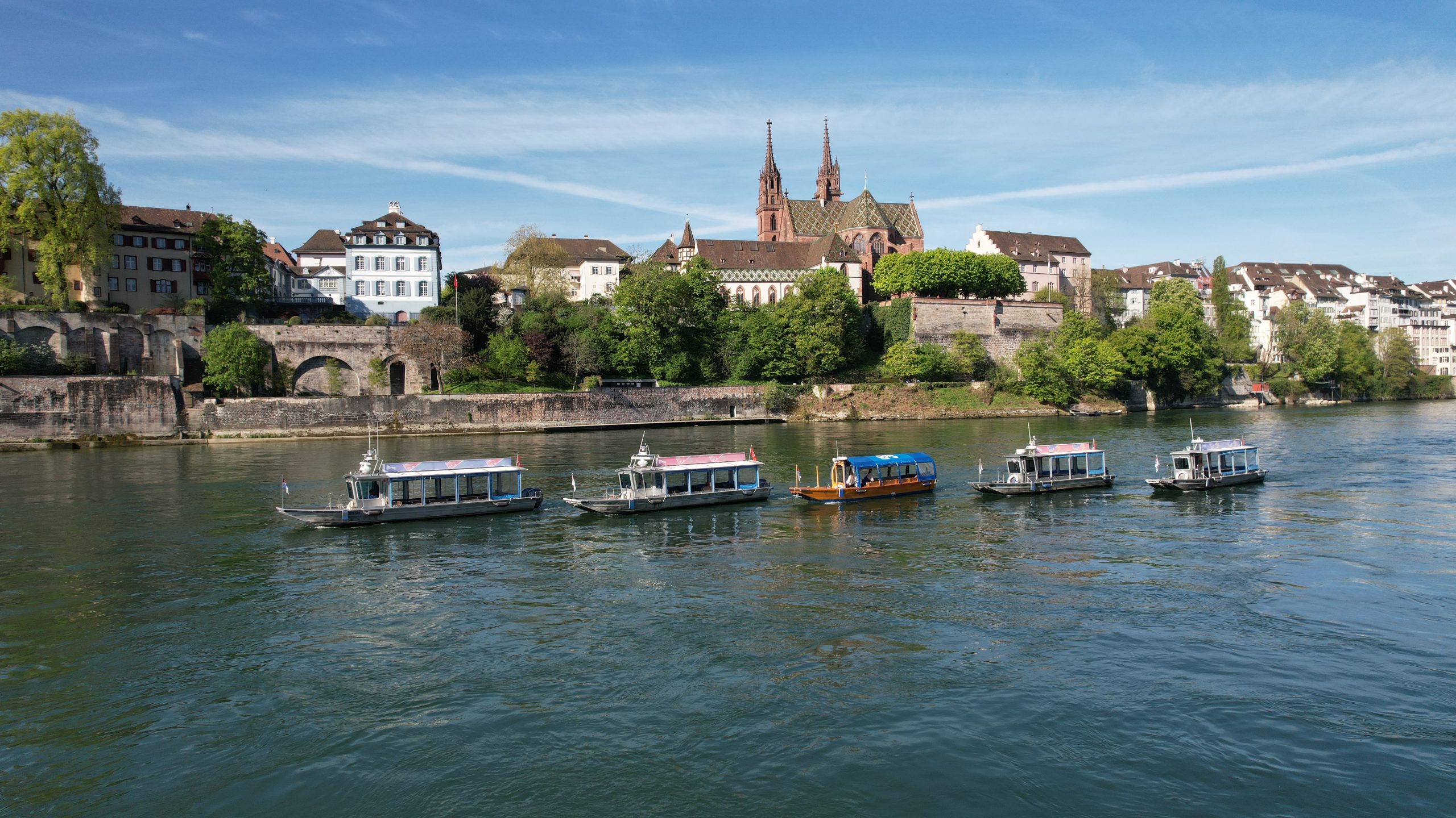 Rhytaxi auf dem Rhein in Basel